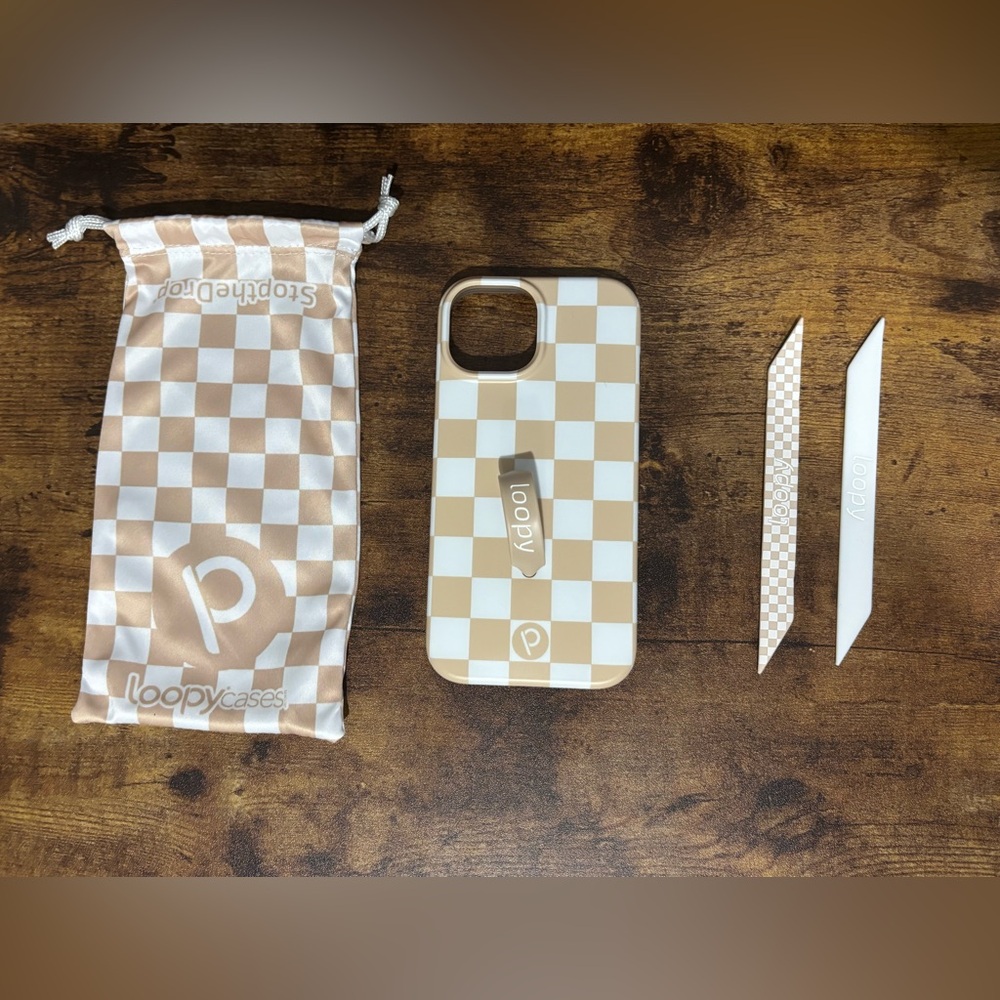 Loopy Case Sanddollar Checkered iPhone 15 Case